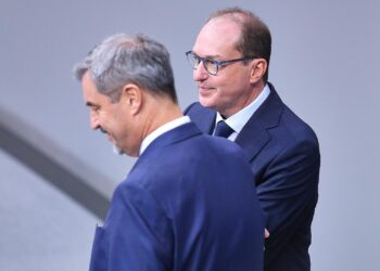 Dobrindt: Wahlergebnis für Söder kein Denkzettel 2 Markus Söder und Alexander Dobrindt (Archiv)