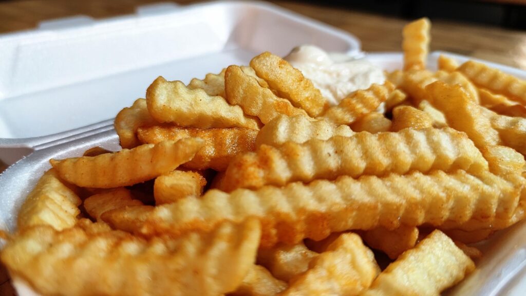 Pommes mit Majo (Archiv)