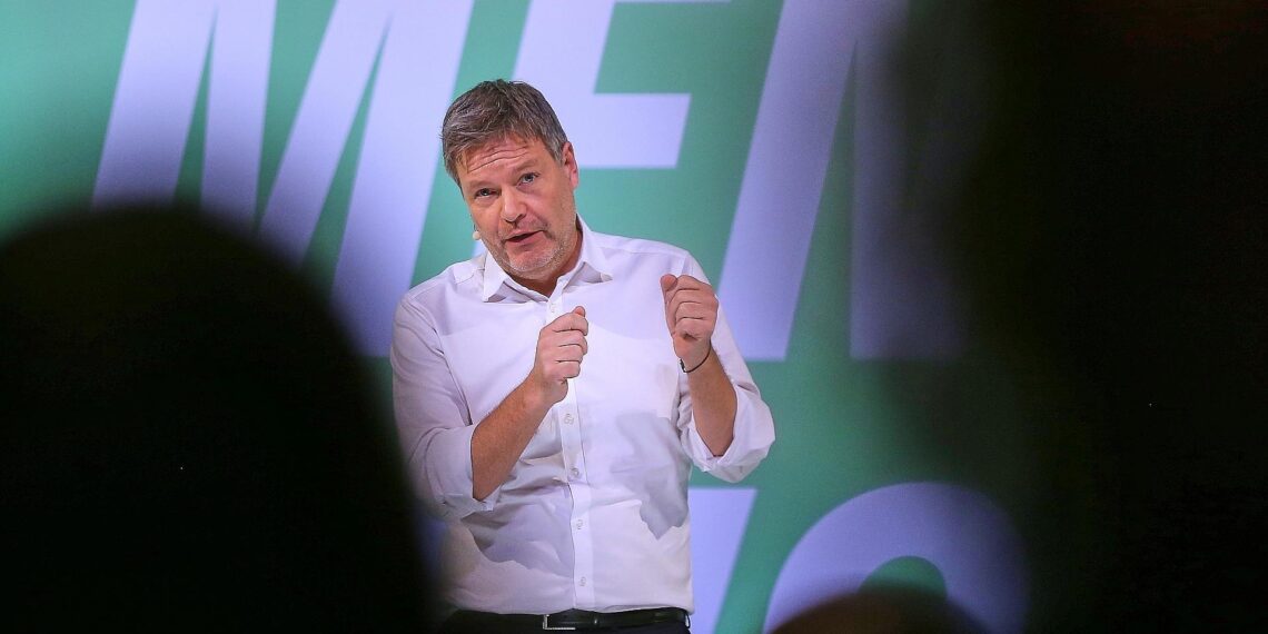 Verleumdung von Wagenknecht - Habeck zahlt 12.000 Euro 1 Robert Habeck im Wahlkampf (Archiv)