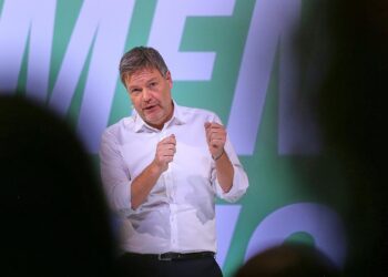 Verleumdung von Wagenknecht - Habeck zahlt 12.000 Euro 2 Robert Habeck im Wahlkampf (Archiv)