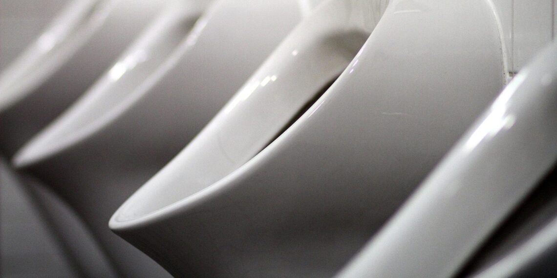 Bahn sieht keine Möglichkeit für kostenlose Bahnhofstoiletten 1 Pissoirs (Archiv)