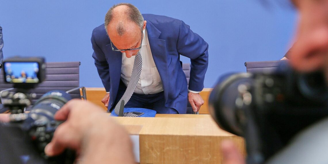 Bundesregierung fühlt sich in Medien teilweise falsch dargestellt 1 Friedrich Merz vor Fotografen (Archiv)