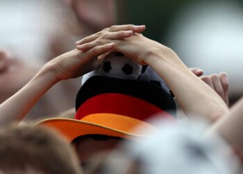 Fußballfan der Deutschen Fußball-Nationalmannschaft (Archiv)