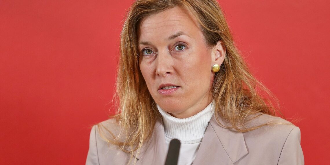 SPD-Fraktionsvize will militärische Sicherheitsgarantien für Kiew 1 Siemtje Möller (Archiv)