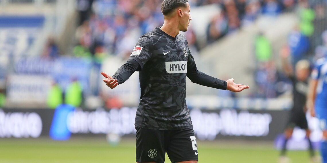 2. Bundesliga: Elversberg verdrängt Paderborn von Rang zwei 1 Younes Ebnoutalib (Archiv)