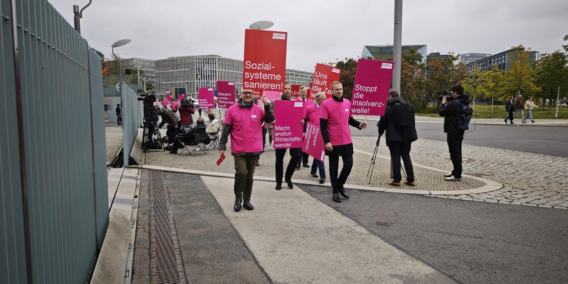 Familienunternehmer setzen Kommission zu Verhältnis zur AfD ein 1 Demo des Unternehmerverbandes `Die Familienunternehmer` (Archiv)
