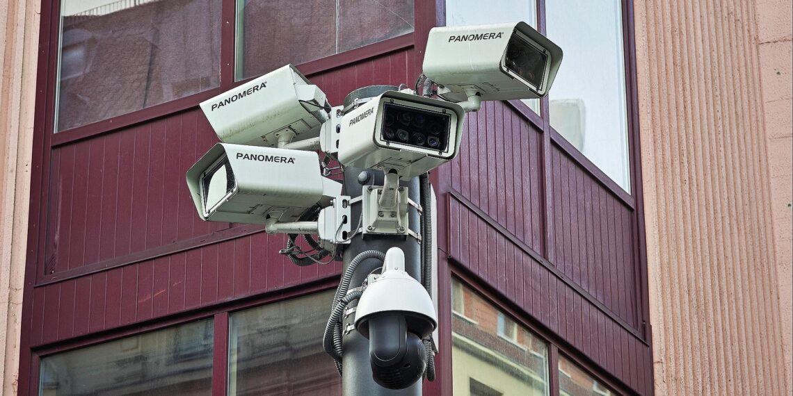 Özdemir fordert Sicherheitskonzept für "unsichere Orte" 1 Überwachungskameras (Archiv)