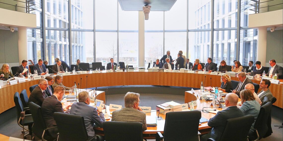 Haushälter sehen Probleme bei Kontrolle von Bundeswehr-Beschaffungen 1 Haushaltsausschuss (Archiv)