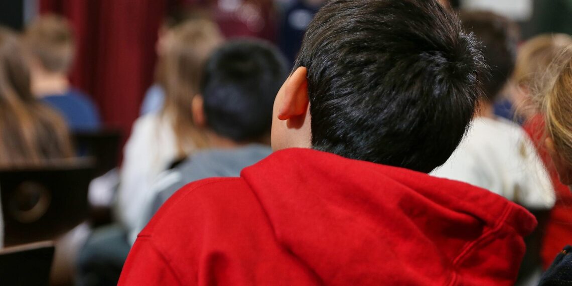 Öffentliche Bildungsausgaben steigen deutlich 1 Kinder in einer Schule (Archiv)