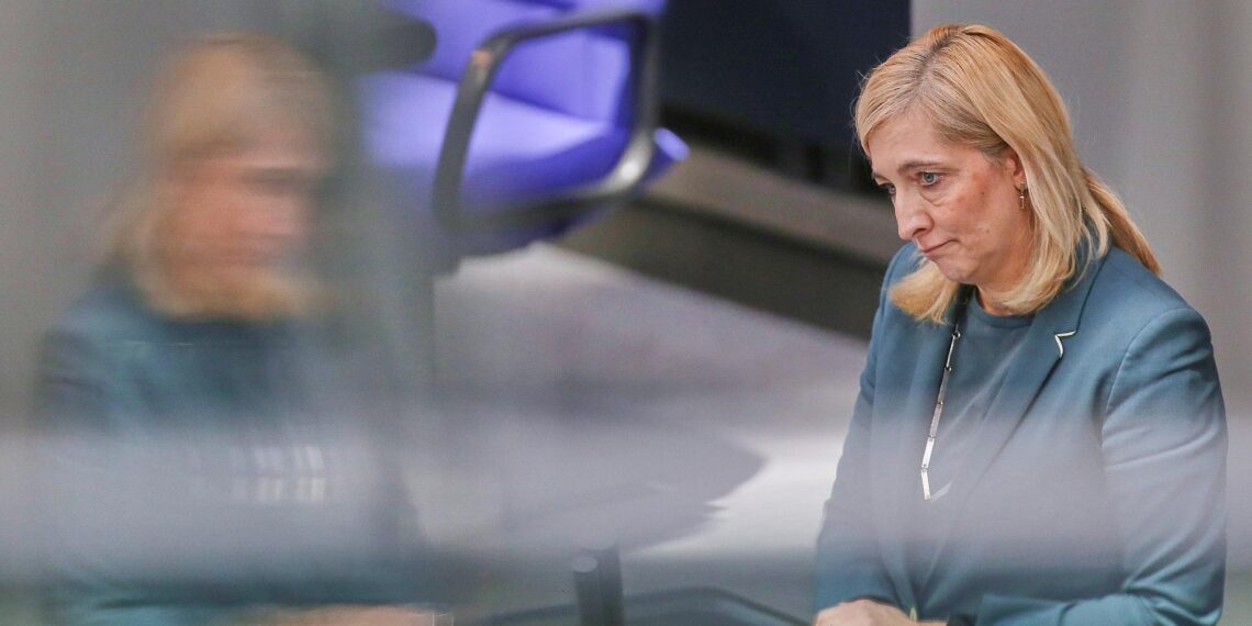 Warken beklagt Pöbeleien der AfD gegen weibliche Abgeordnete 1 Nina Warken am 27.11.2025