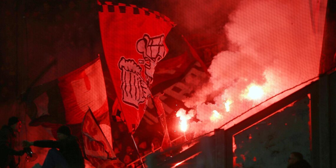 Fans mit Pyrotechnik am 29.11.2025