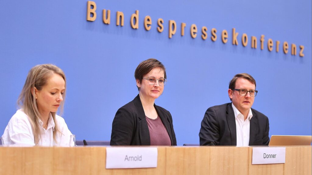 Jahresrückblick 2025: Wie sich Rechtsextremismus im Alltag festsetzt und Engagierte dagegenhalten am 02.12.2025