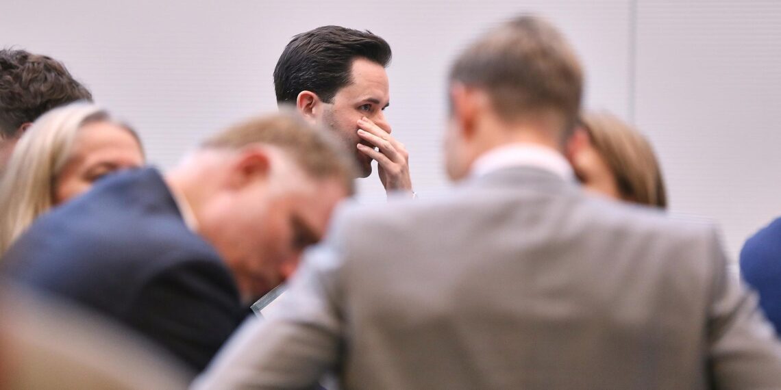 Union ringt um interne Einigung im Renten-Streit 1 Johannes Winkel und andere Renten-Rebellen auf der Unions-Fraktionssitzung am 02.12.2025