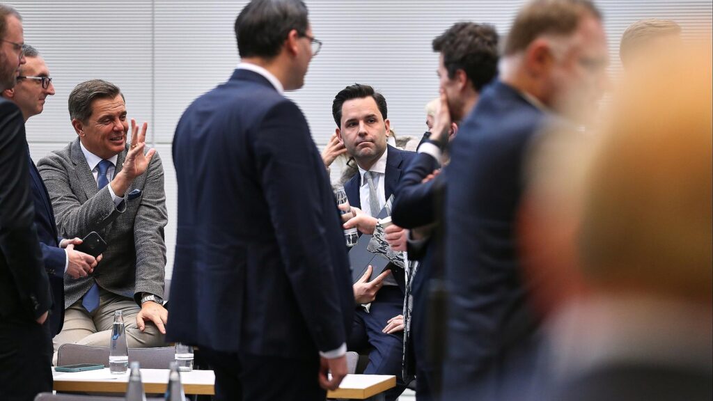 Johannes Winkel und andere Renten-Rebellen am 02.12.2025