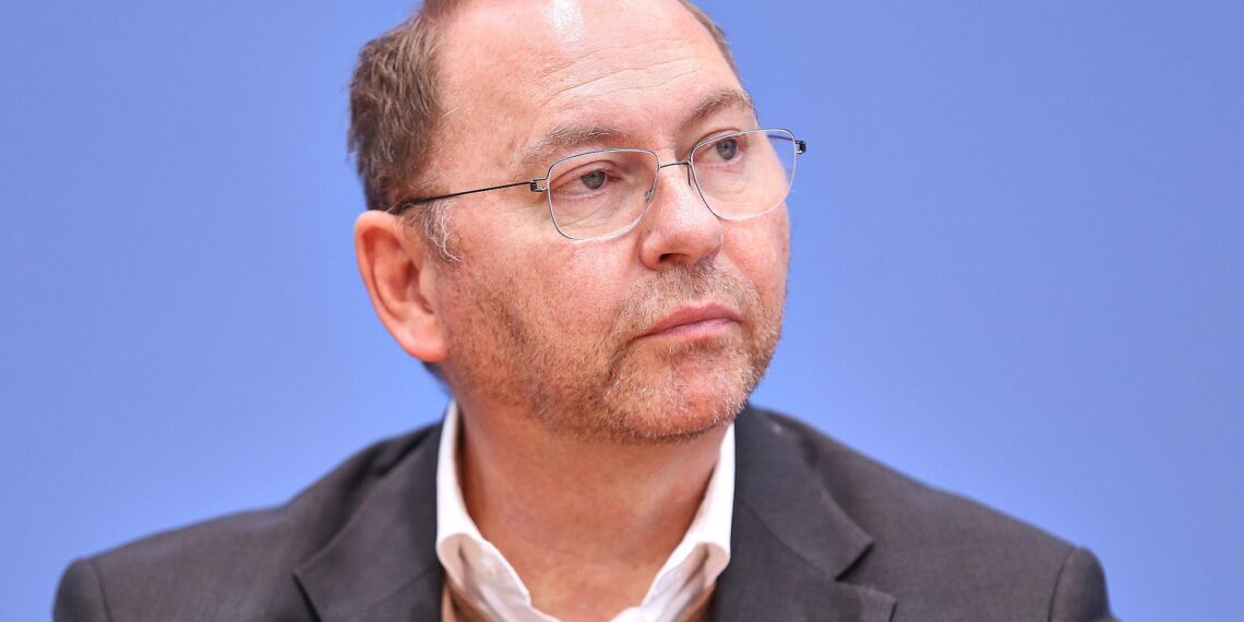 Verdi verteidigt Lohnforderung von sieben Prozent in Tarifrunde 1 Frank Werneke (Archiv)