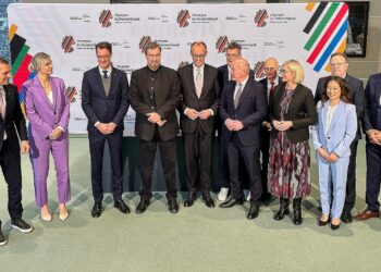 Unterzeichnung der Vereinbarung zur Olympiabewerbung (Archiv)