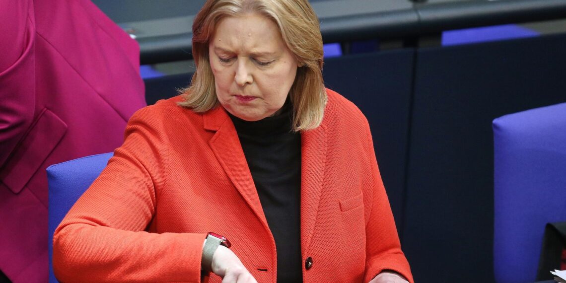 Arbeitsministerin will für Rente "ganz neues System" 1 Bärbel Bas am 04.12.2025