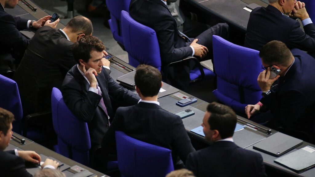 Renten-Rebellen zwischen anderen Unions-Abgeordneten am 05.12.2025