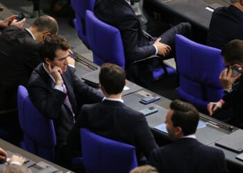 Renten-Rebellen zwischen anderen Unions-Abgeordneten am 05.12.2025