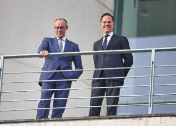 Merz pocht auf Beteiligung an Friedensprozess - Lob von Rutte 3 Mark Rutte und Friedrich Merz am 11.12.2025