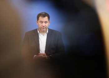 Klingbeil drängt Ressorts zu schnellen Einsparungen 3 Lars Klingbeil am 11.12.2025