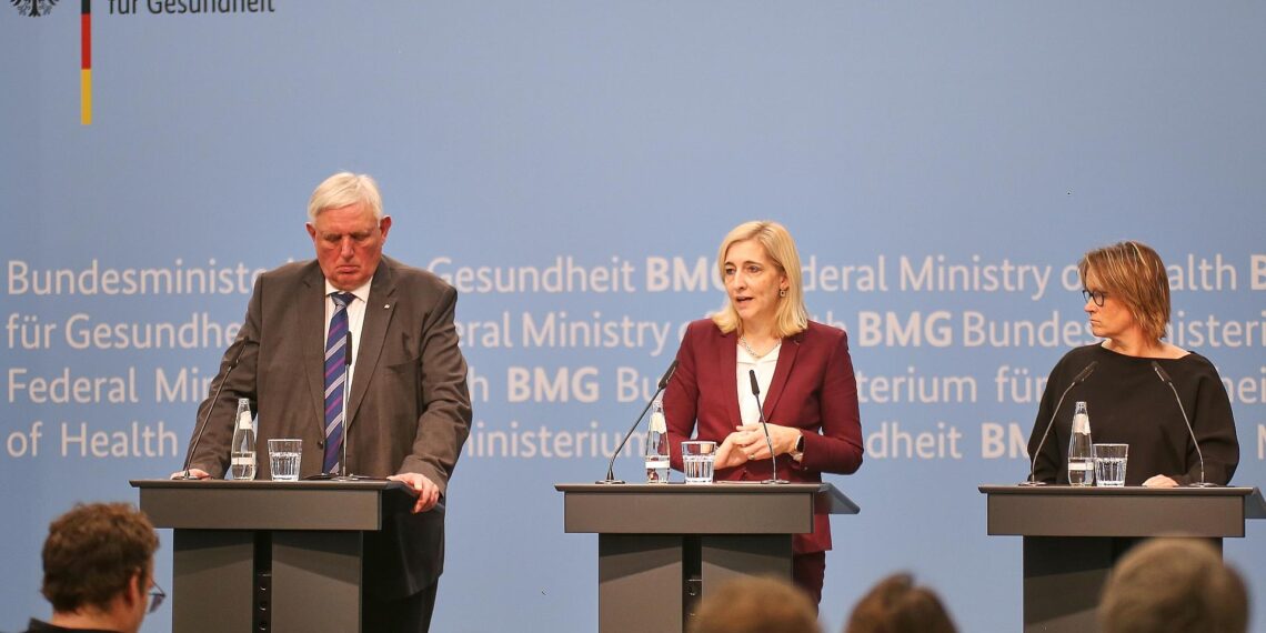 Bund-Länder-Arbeitsgruppe legt Optionen für Pflegereform vor 1 Laumann