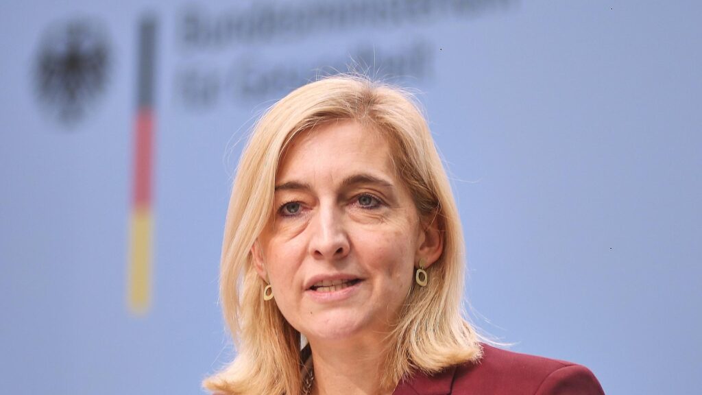 Nina Warken am 11.12.2025