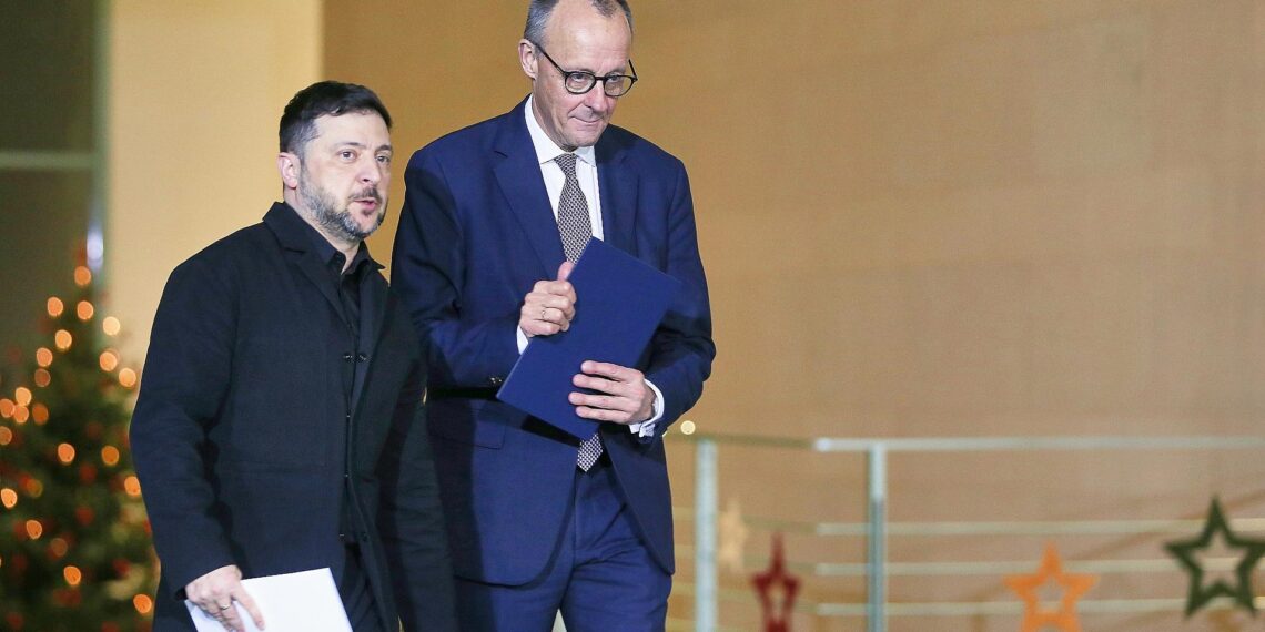 Kiesewetter erwartet von Ukraine-Gesprächen engen Schulterschluss 1 Wolodymyr Selenskyj und Friedrich Merz am 15.12.2025