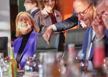 Bärbel Bas und Friedrich Merz im Kabinett