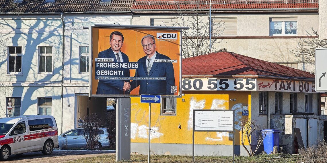 CDU-Plakat mit Sven Schulze und Reiner Haseloff (Archiv)