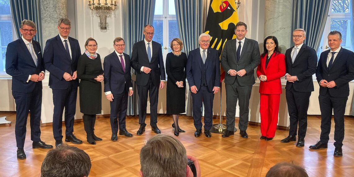 Neujahrsempfang: Steinmeier fordert mehr Schutz für Infrastruktur 1 Bundespräsident empfängt die Bundesregierung am 09.01.2026