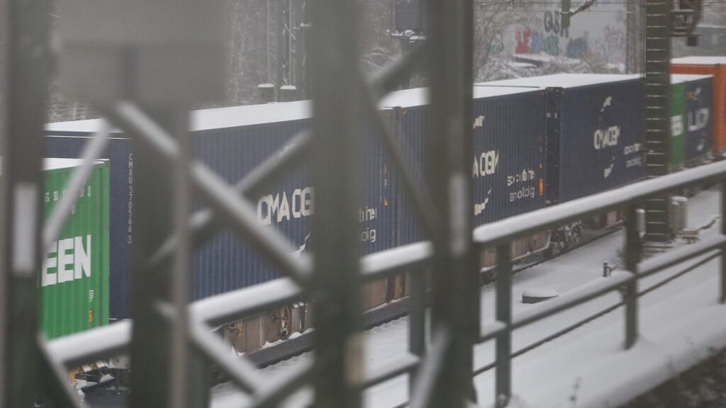 Großhandelspreise im Februar gestiegen 10 Güterzug (Archiv)