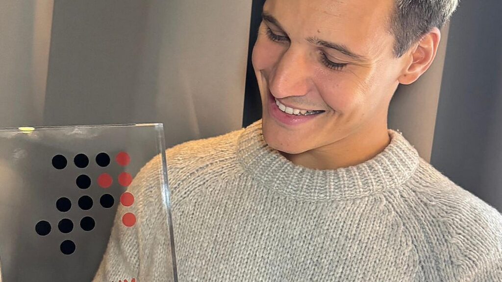 Wincent Weiss mit dem `Nummer 1 Award` am 30.01.2026