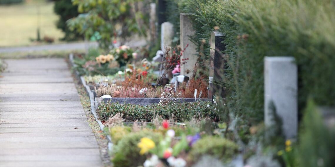 Sterbefallzahlen stagnieren 2025 1 Friedhof (Archiv)