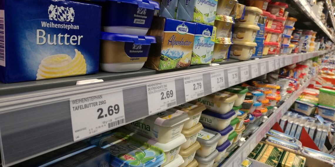 Butter in einem Supermarkt (Archiv)