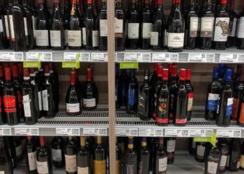 Alkohol in Deutschland so billig wie in fast keinem anderen EU-Land 5 Rotwein (Archiv)