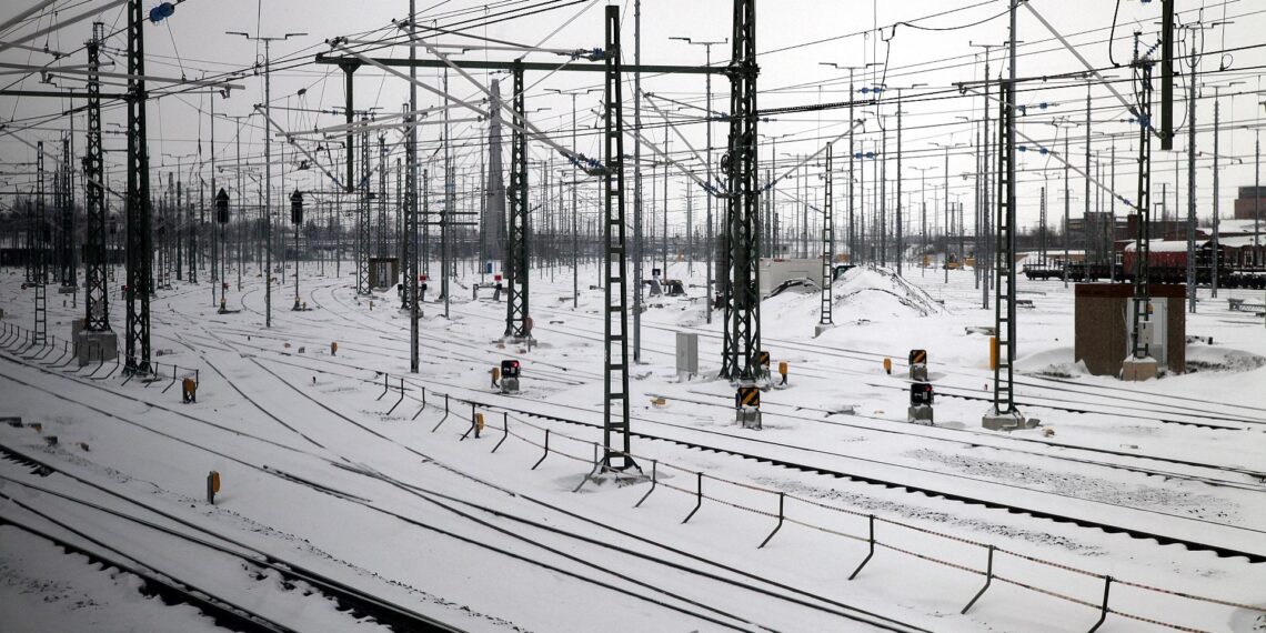 Wetterdienst warnt vor starken Schneeverwehungen in Norddeutschland 1 Winter bei der Deutschen Bahn (Archiv)
