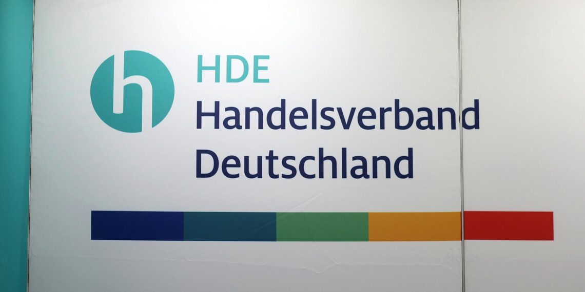 Handelsverband warnt vor Belastungen durch Textilgesetz 1 HDE (Archiv)