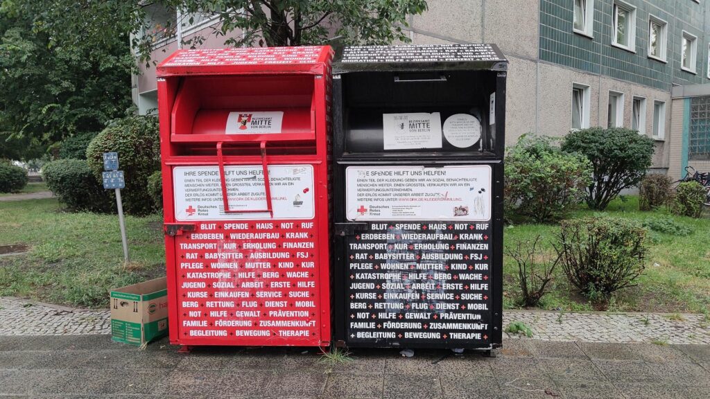 Sammelcontainer für Altkleider (Archiv)