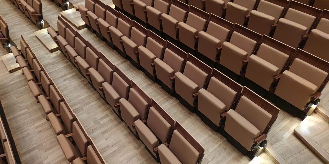 Sitze in einem Zuschauersaal (Archiv)