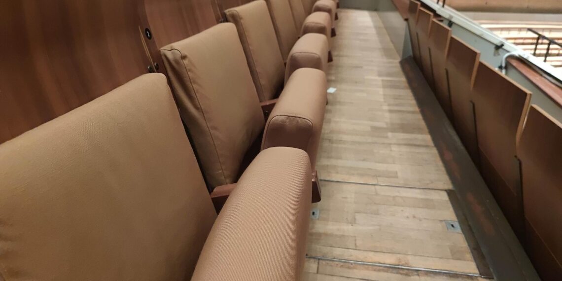 Sitze in einem Zuschauersaal (Archiv)