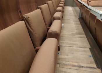 Sitze in einem Zuschauersaal (Archiv)