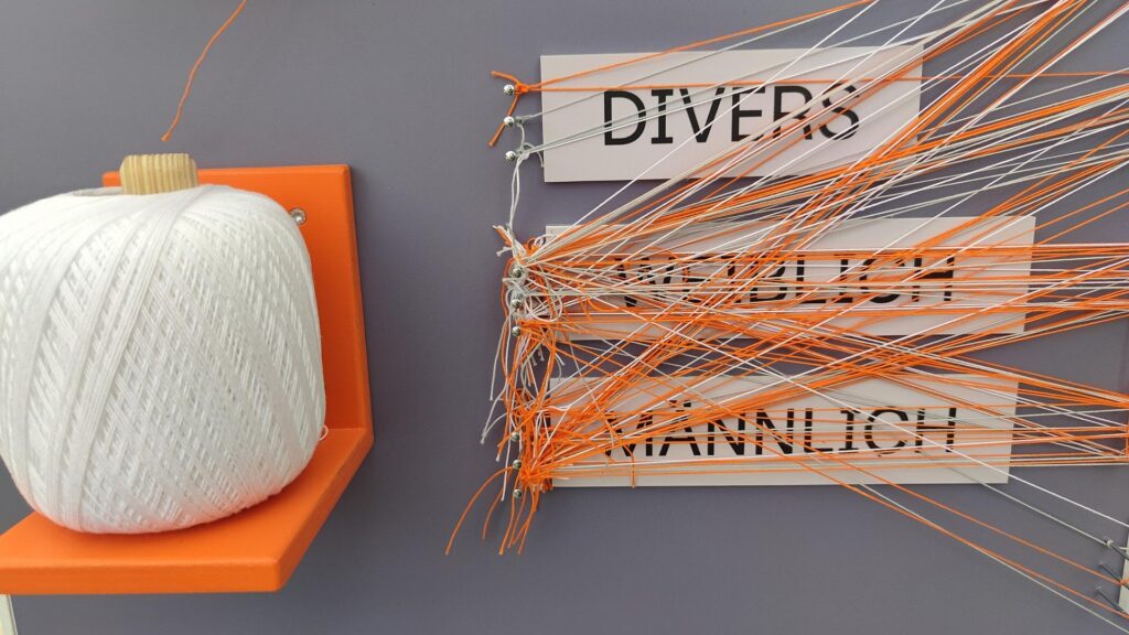 `Crazy-Wall` bei einer Befragung (Archiv)