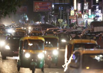 VW und Mercedes begrüßen Handelsabkommen mit Indien 2 Straßenszene in Neu-Delhi (Archiv)