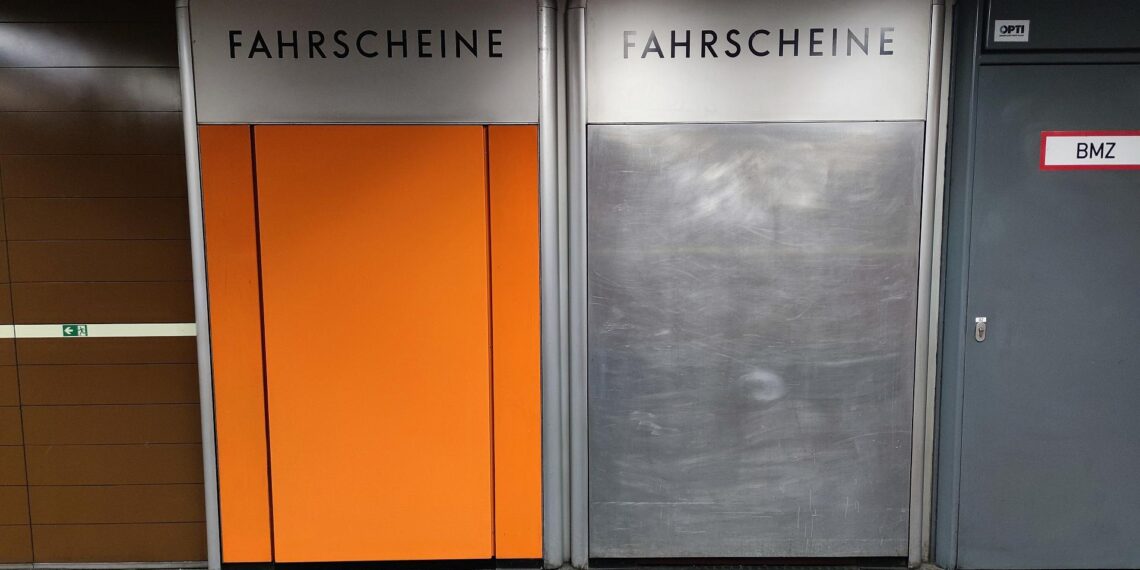 Entfernter Fahrscheinautomat (Archiv)