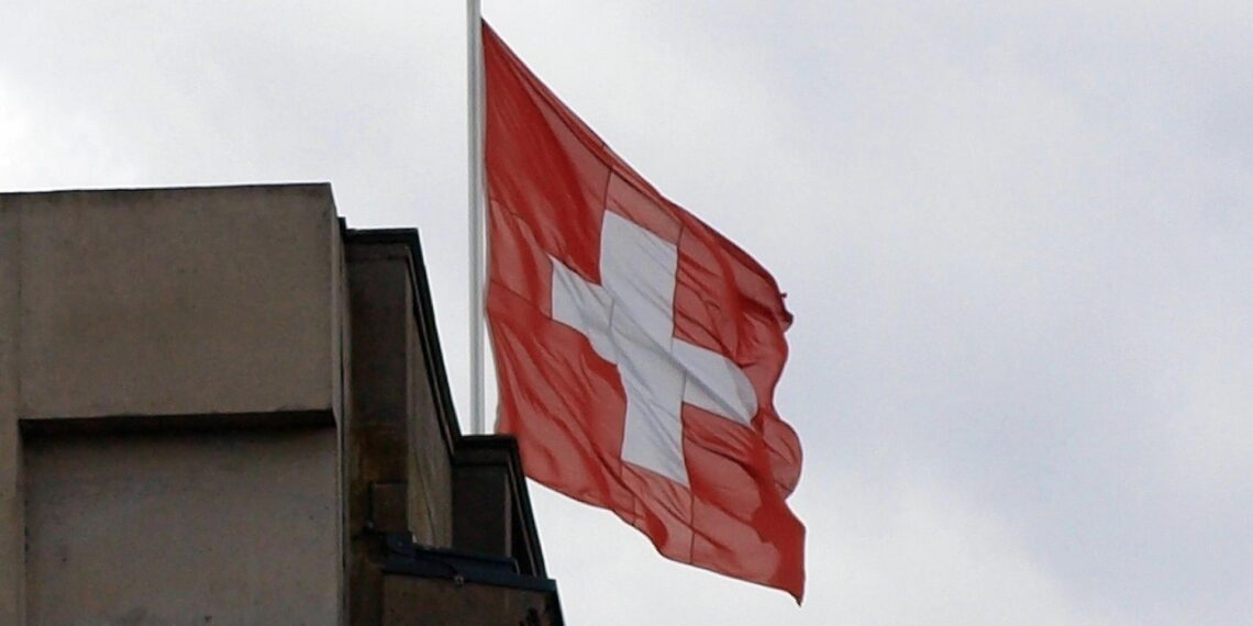 Ausländer unter den Opfern bei Explosion in Schweizer Skiort 1 Schweizer Flagge (Archiv)