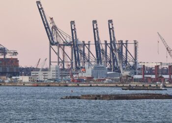 Bruttoinlandsprodukt zum Jahresausklang gestiegen 2 Industrieanlagen (Archiv)