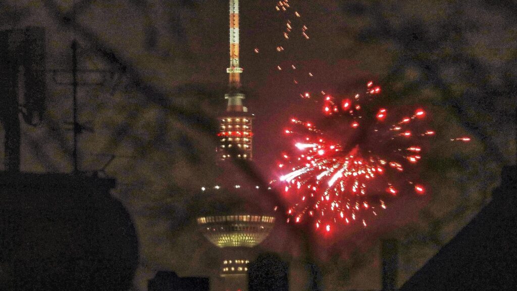 Silvesterfeuerwerk am Berliner Fernsehturm