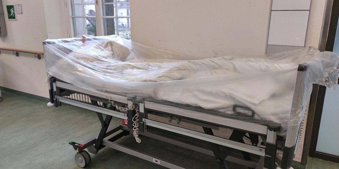 GKV-Spitzenverband: Zusatzbeiträge steigen auf 3,13 Prozent 1 Krankenhausbett (Archiv)