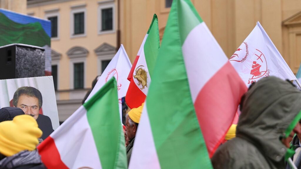 Iran-Fahnen (Archiv)